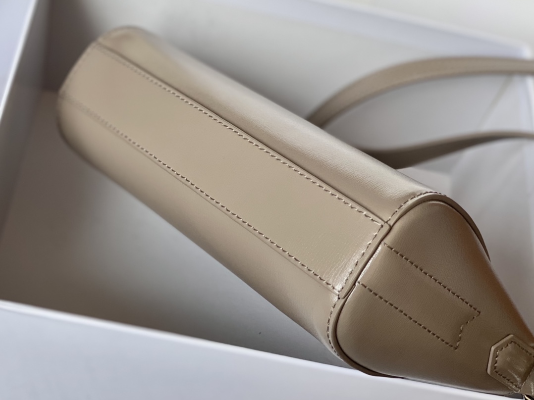 Givenchy XS Antigona Bag