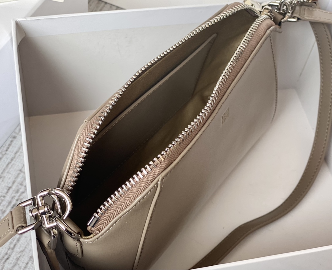 Givenchy XS Antigona Bag