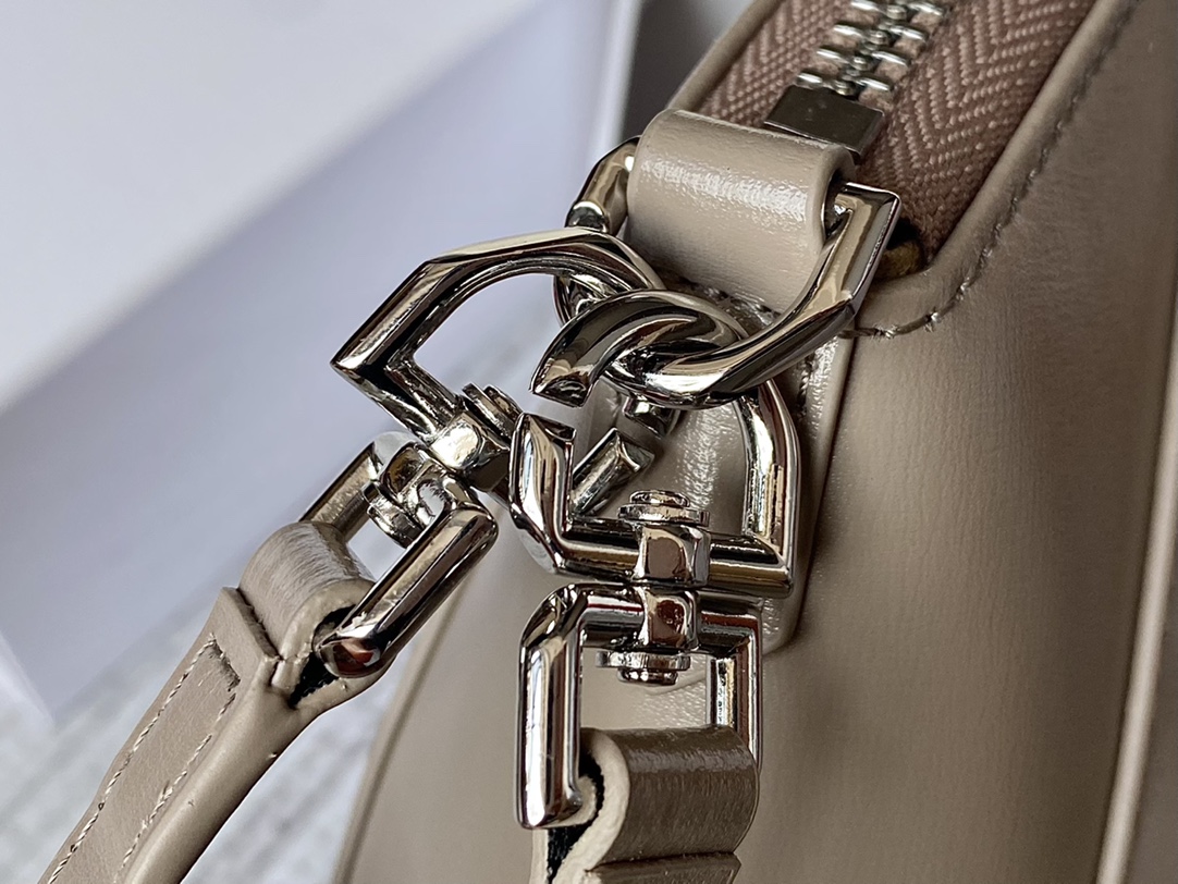 Givenchy XS Antigona Bag