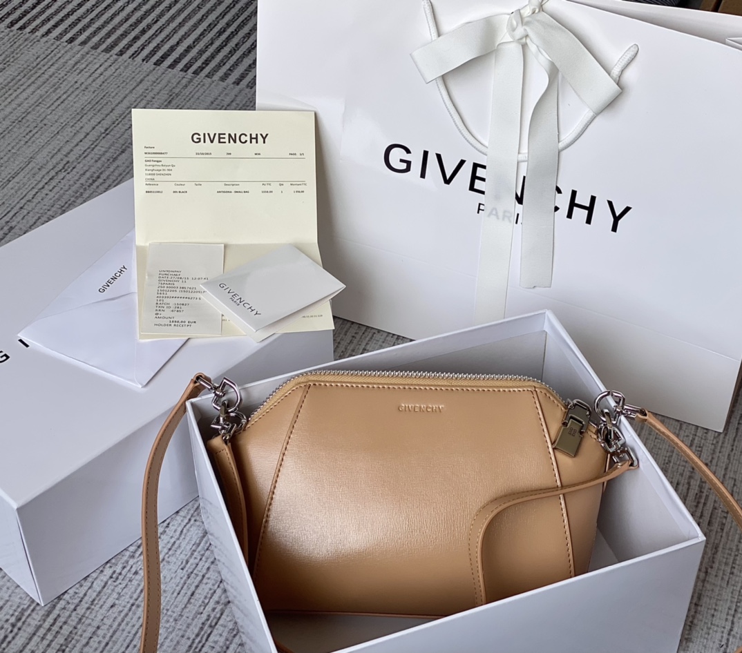 Givenchy XS Antigona Bag