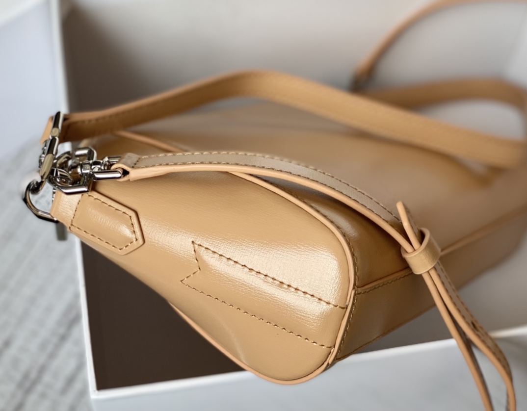 Givenchy XS Antigona Bag