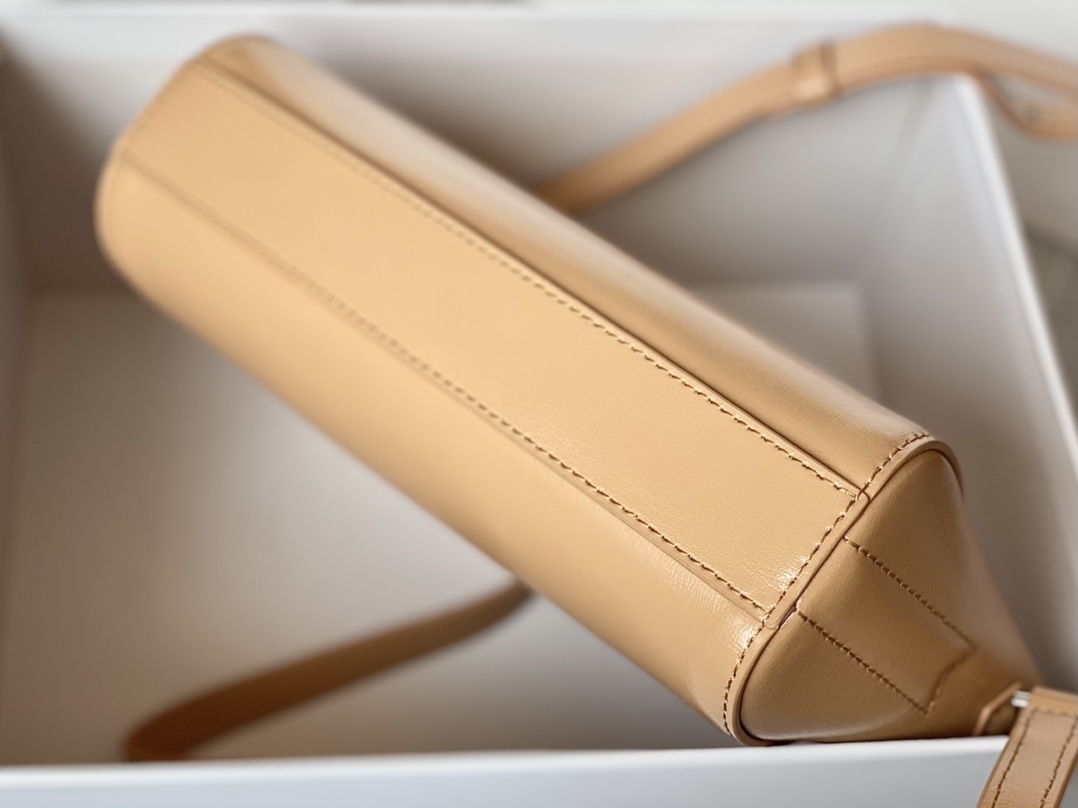 Givenchy XS Antigona Bag