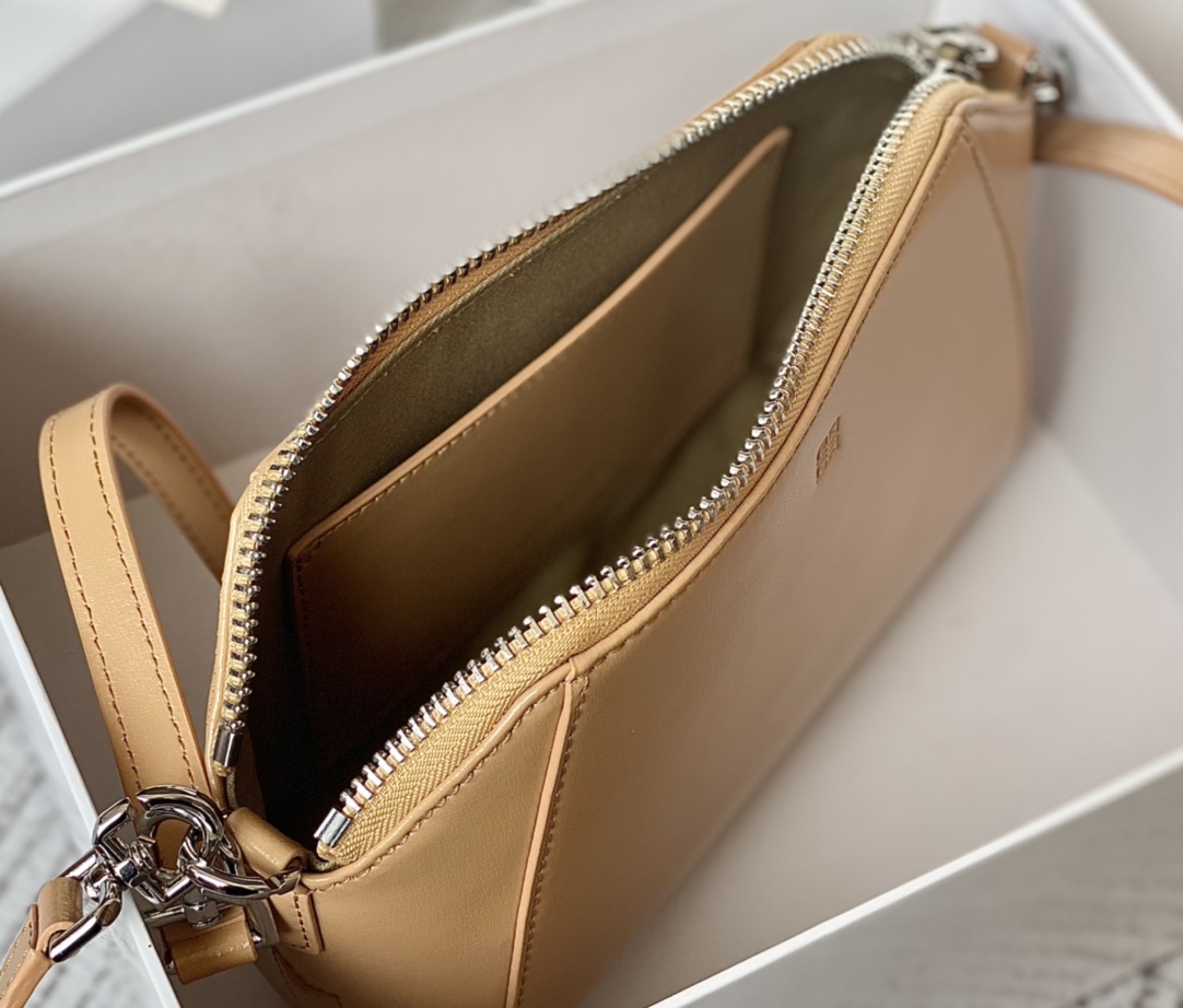 Givenchy XS Antigona Bag