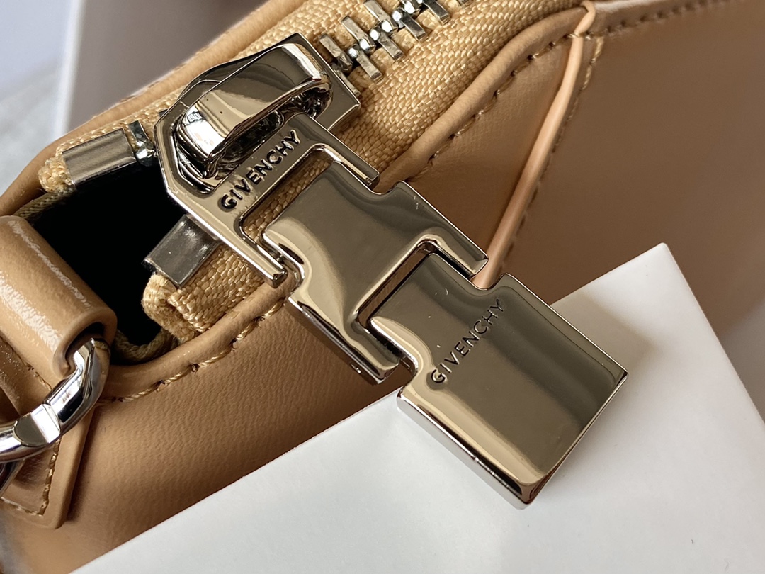 Givenchy XS Antigona Bag