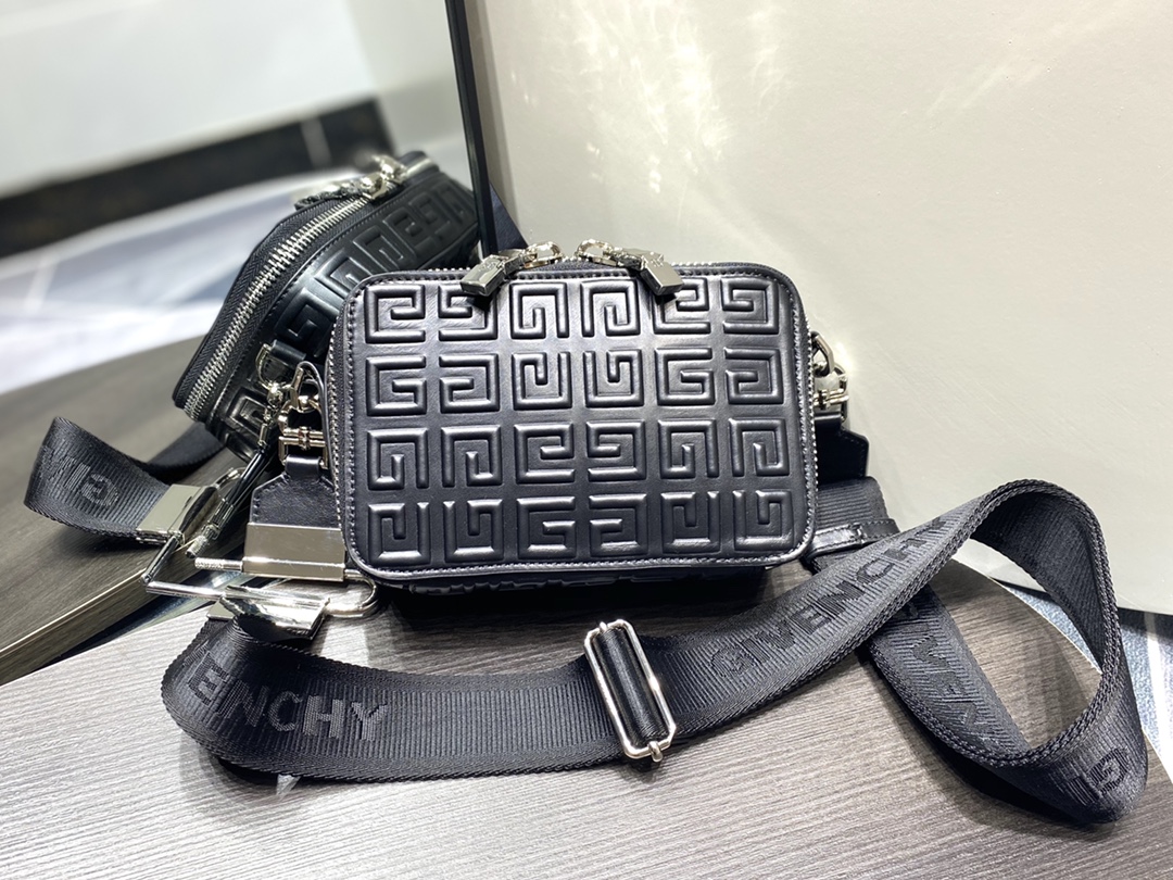 Givenchy Antigona U Camera Bag
