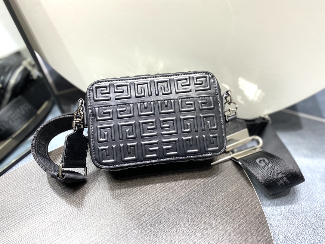 Givenchy Antigona U Camera Bag