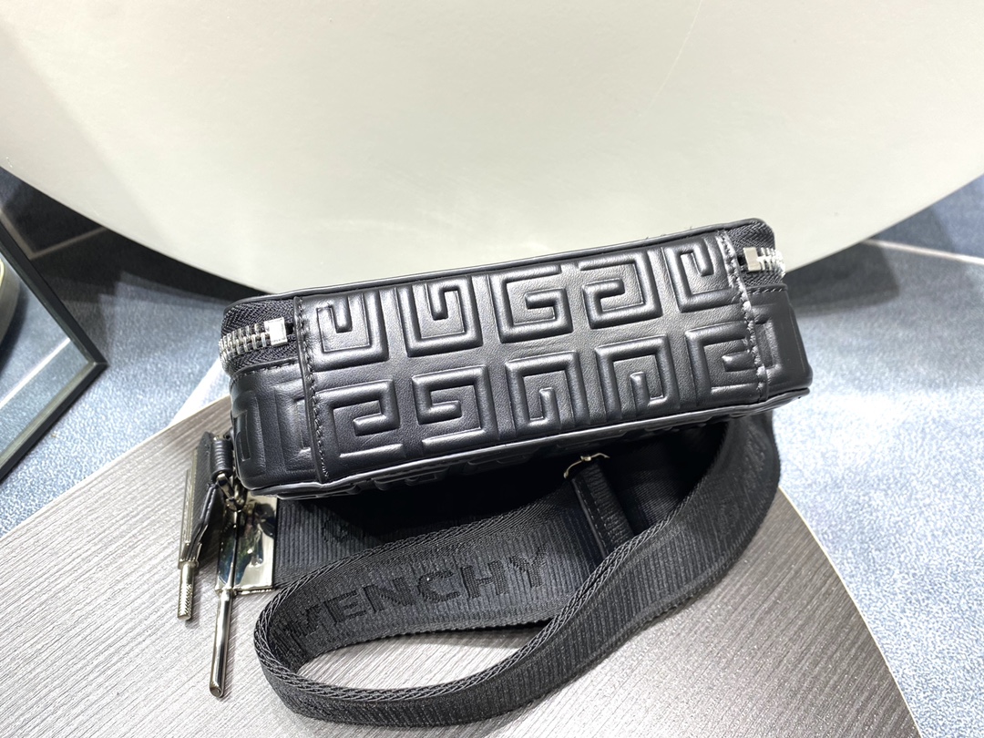 Givenchy Antigona U Camera Bag