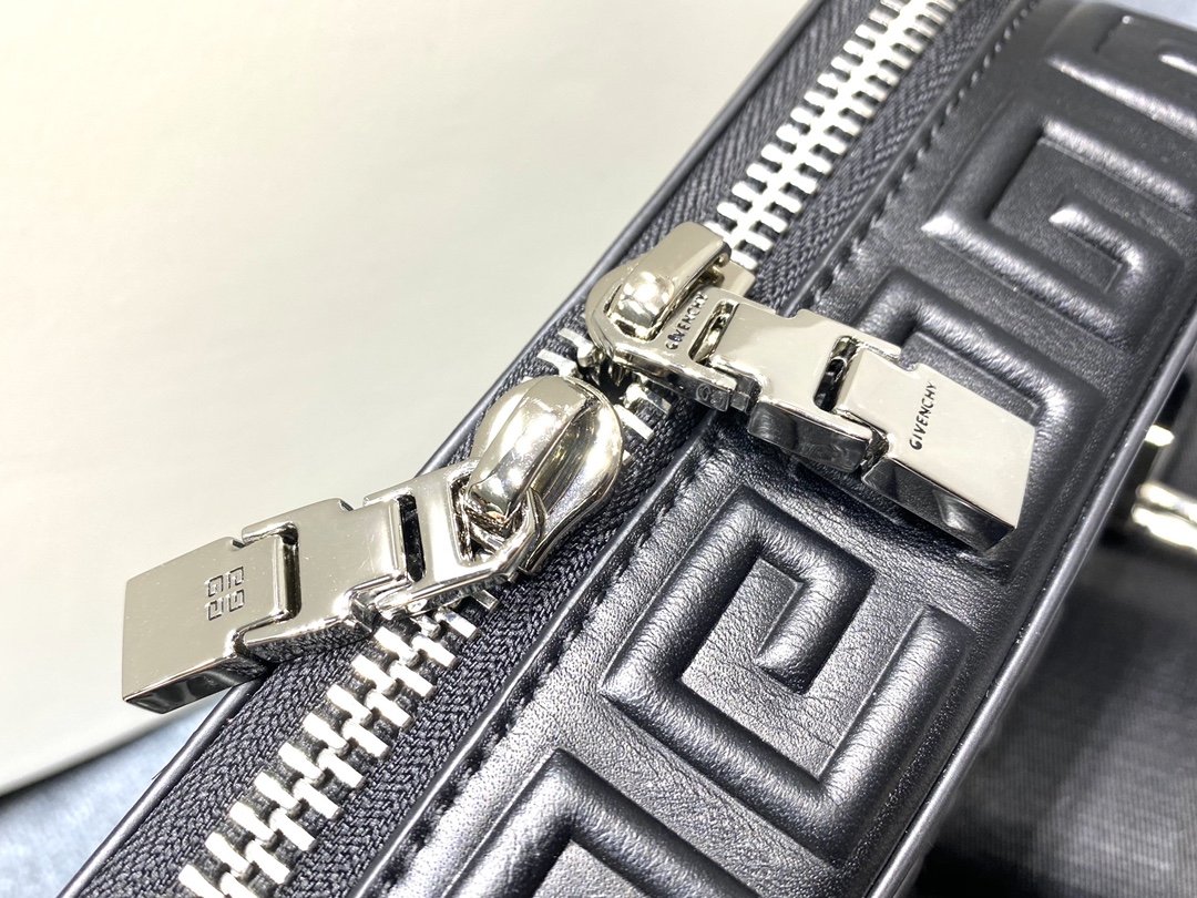 Givenchy Antigona U Camera Bag