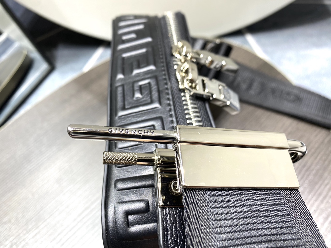 Givenchy Antigona U Camera Bag