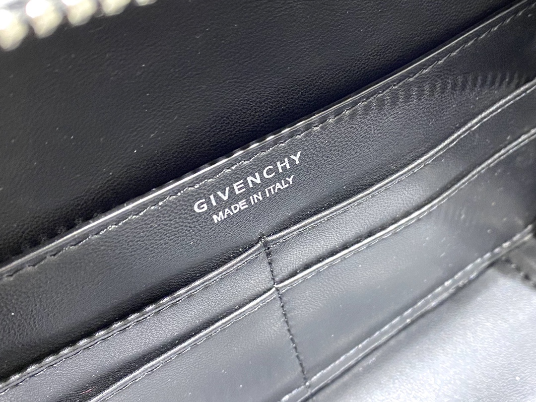 Givenchy Antigona U Camera Bag