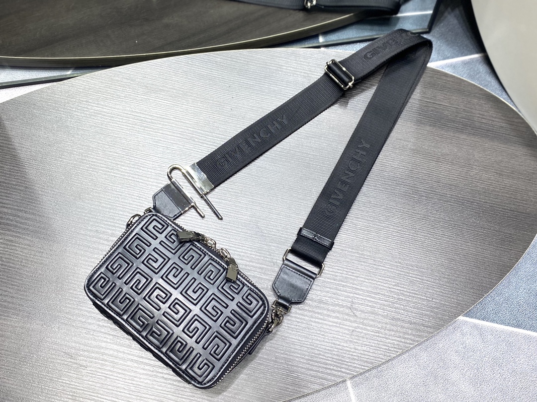 Givenchy Antigona U Camera Bag
