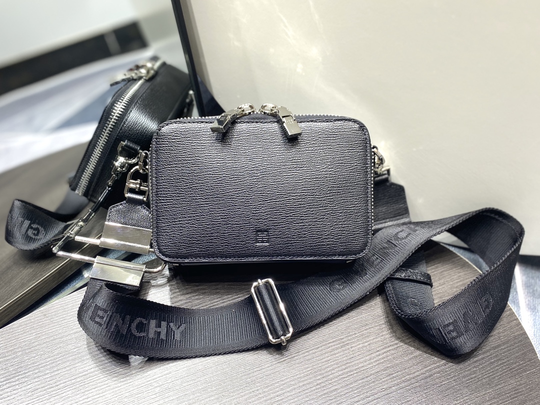 Givenchy Antigona U Camera Bag