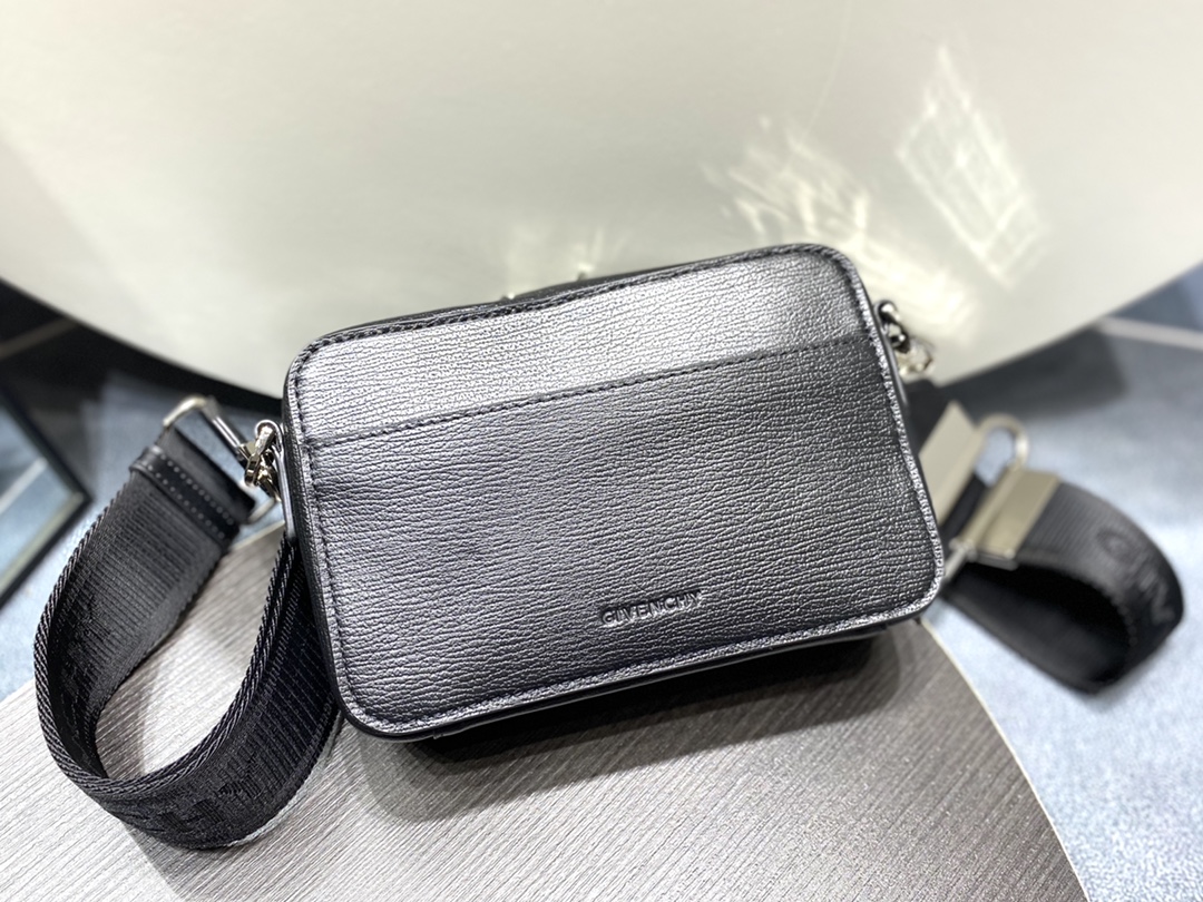 Givenchy Antigona U Camera Bag