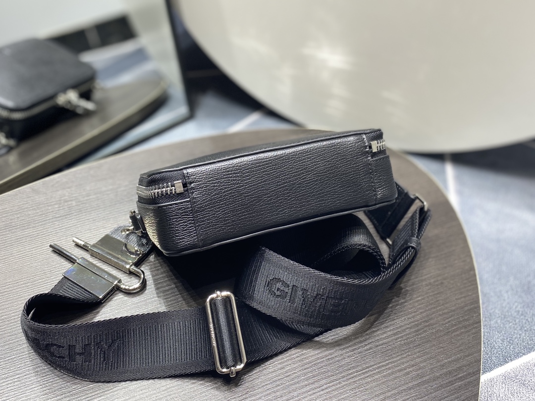 Givenchy Antigona U Camera Bag