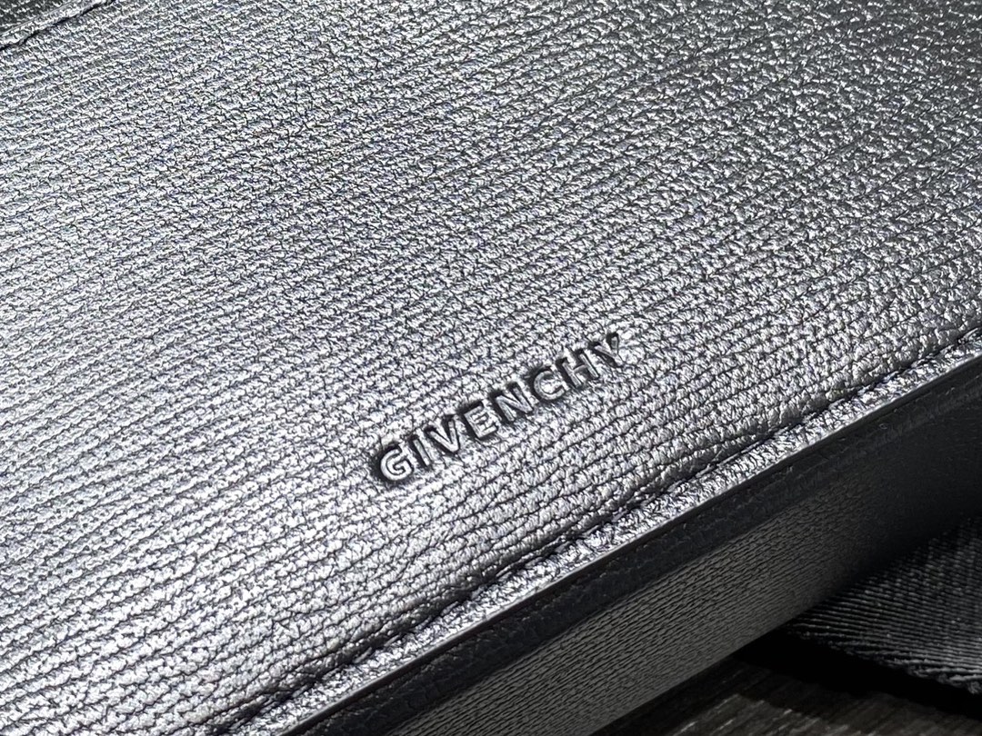 Givenchy Antigona U Camera Bag