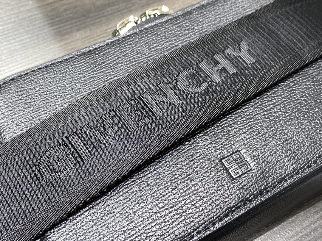 Givenchy Antigona U Camera Bag