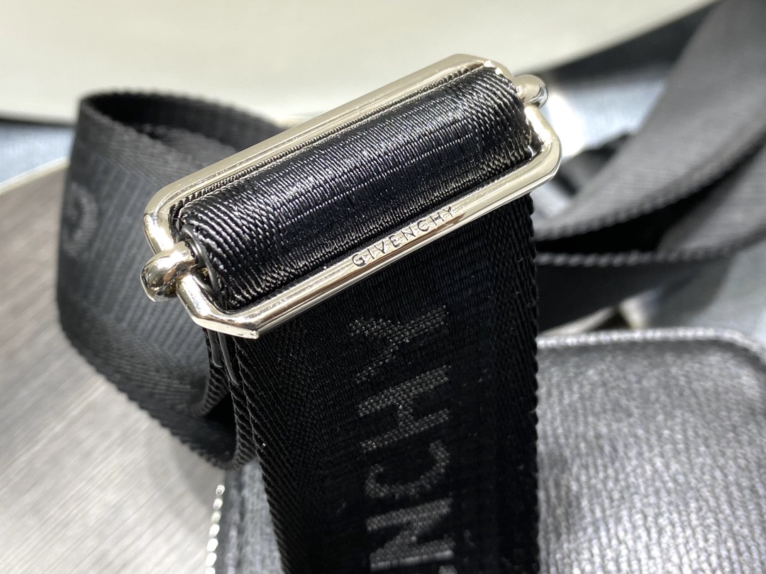 Givenchy Antigona U Camera Bag
