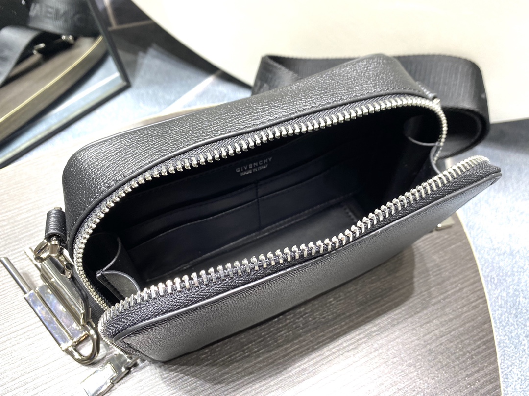 Givenchy Antigona U Camera Bag