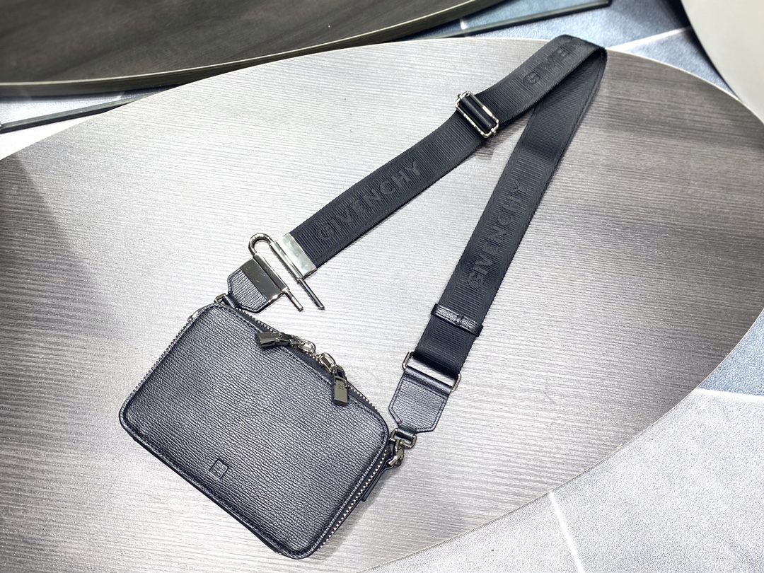 Givenchy Antigona U Camera Bag