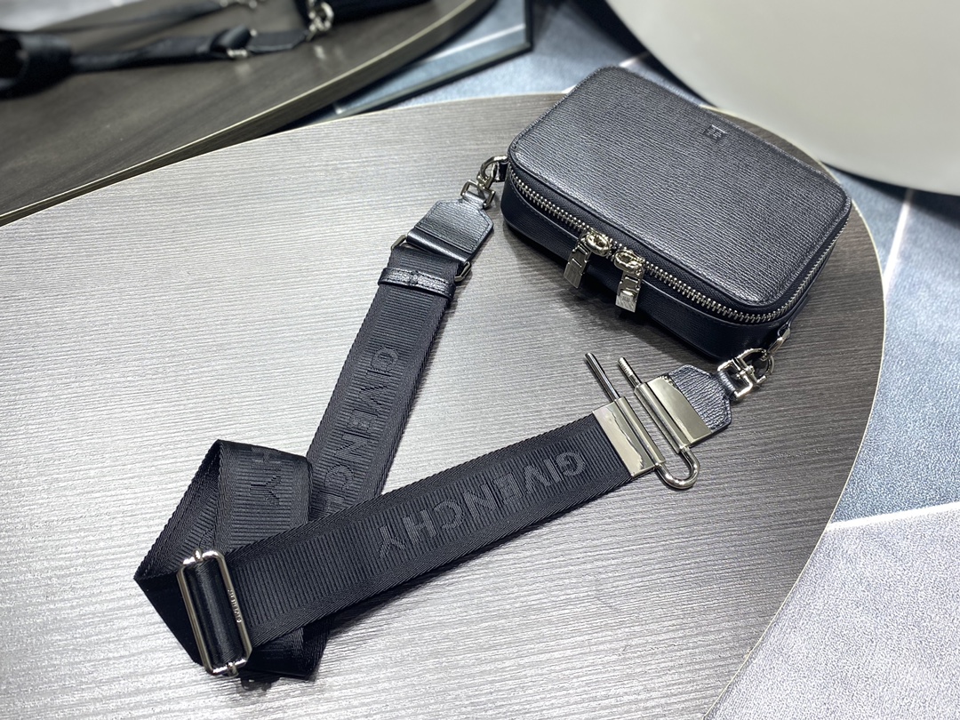Givenchy Antigona U Camera Bag