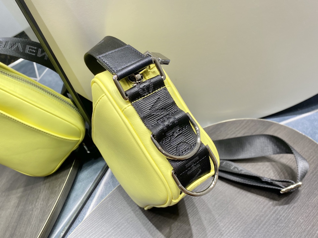Givenchy G-Essentials Camera Bag