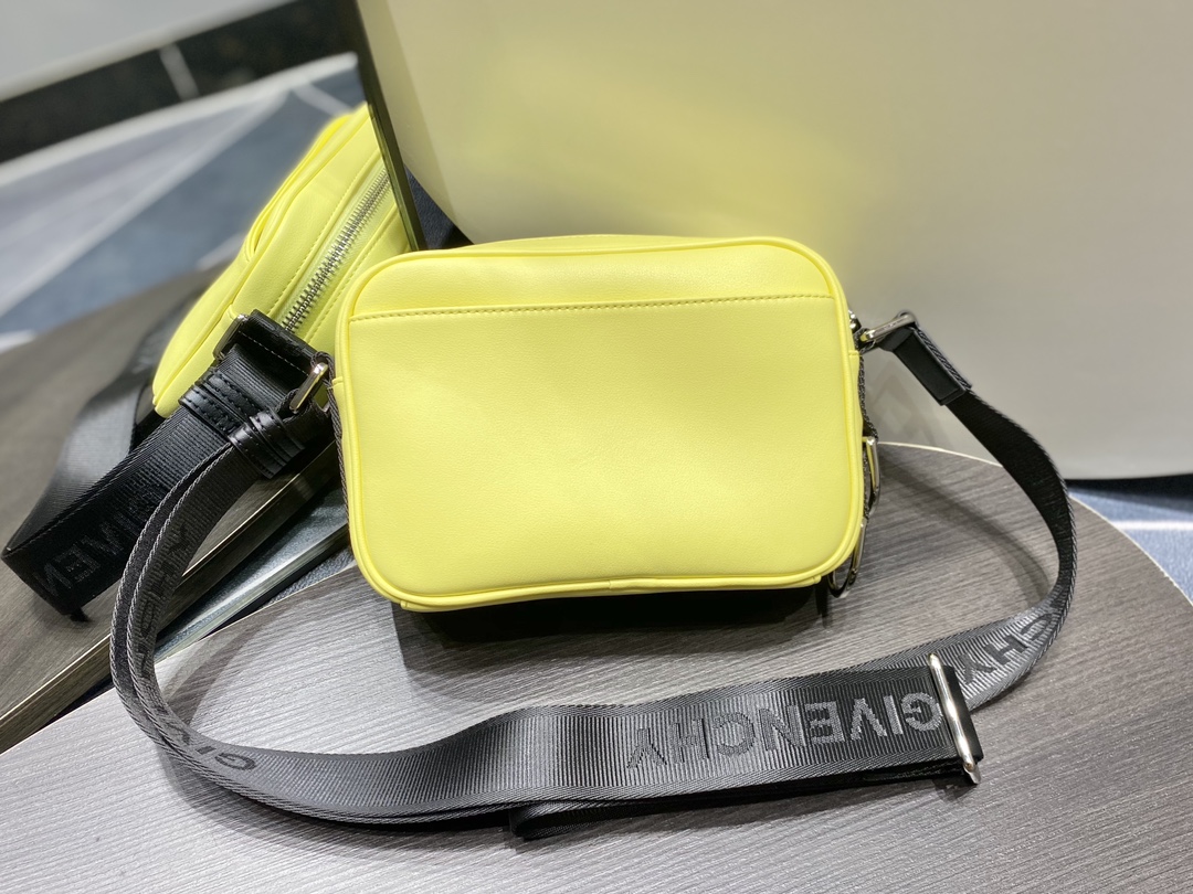 Givenchy G-Essentials Camera Bag