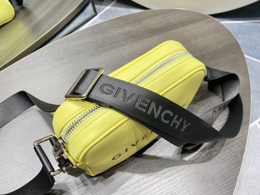 Givenchy G-Essentials Camera Bag
