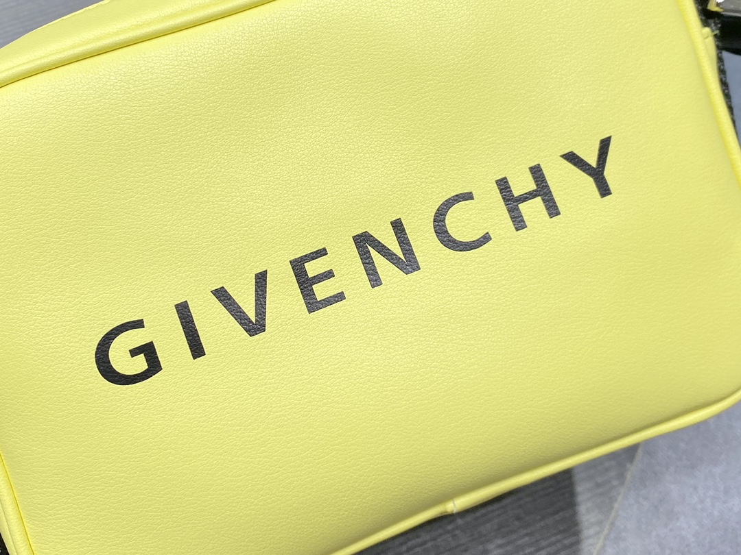 Givenchy G-Essentials Camera Bag
