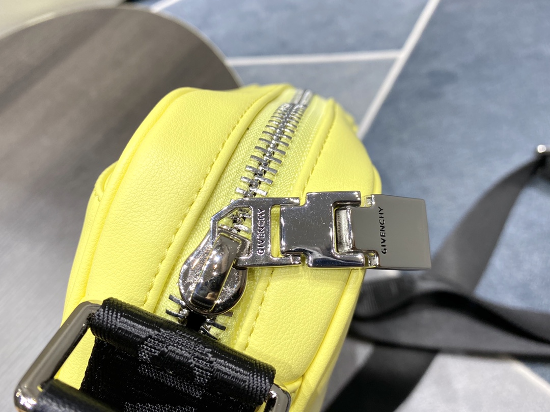 Givenchy G-Essentials Camera Bag