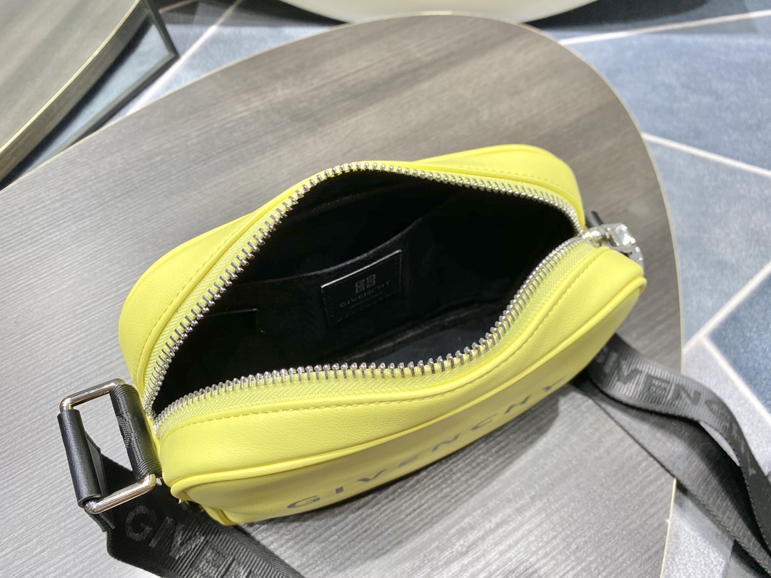 Givenchy G-Essentials Camera Bag