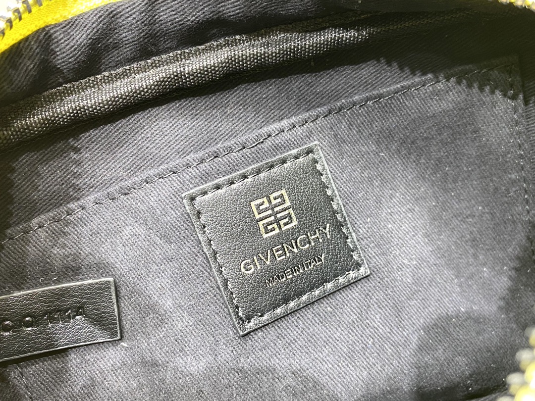 Givenchy G-Essentials Camera Bag