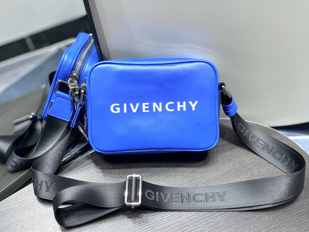 Givenchy G-Essentials Camera Bag