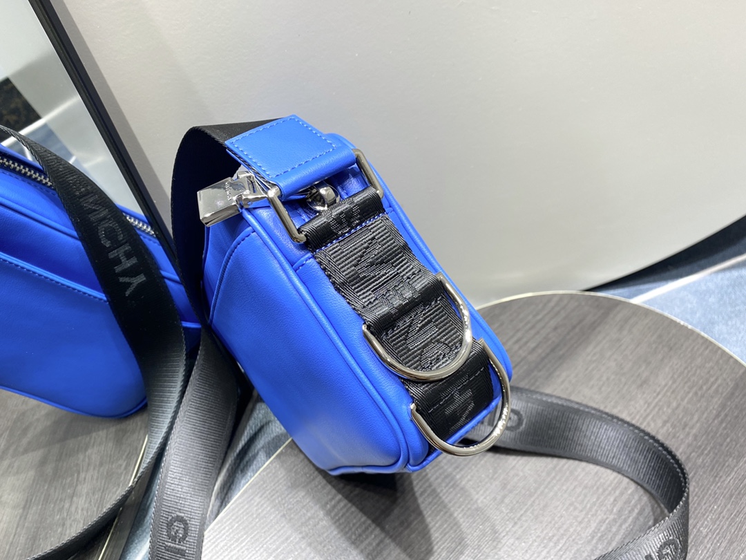 Givenchy G-Essentials Camera Bag