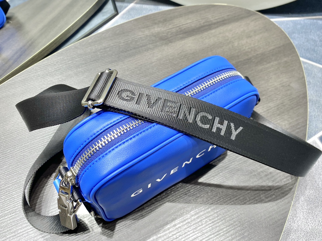 Givenchy G-Essentials Camera Bag