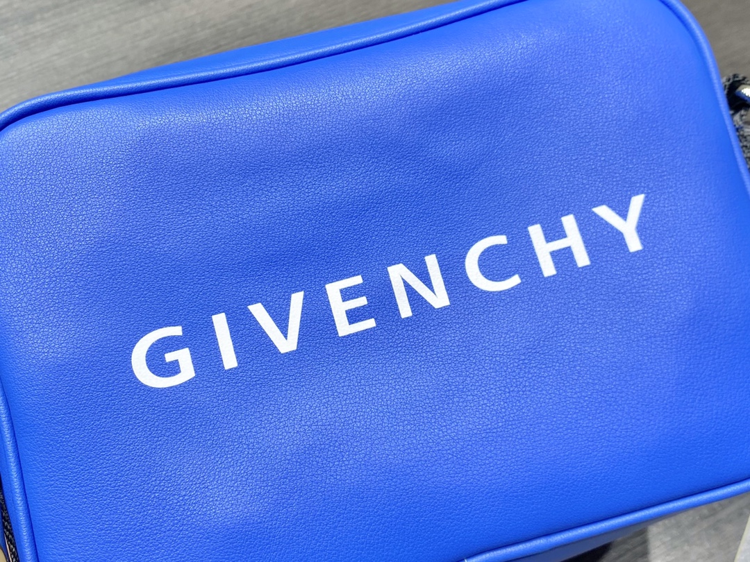 Givenchy G-Essentials Camera Bag