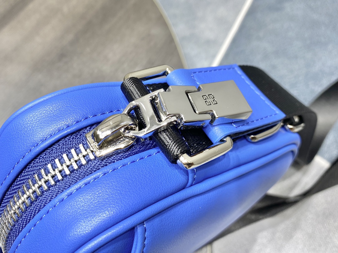 Givenchy G-Essentials Camera Bag