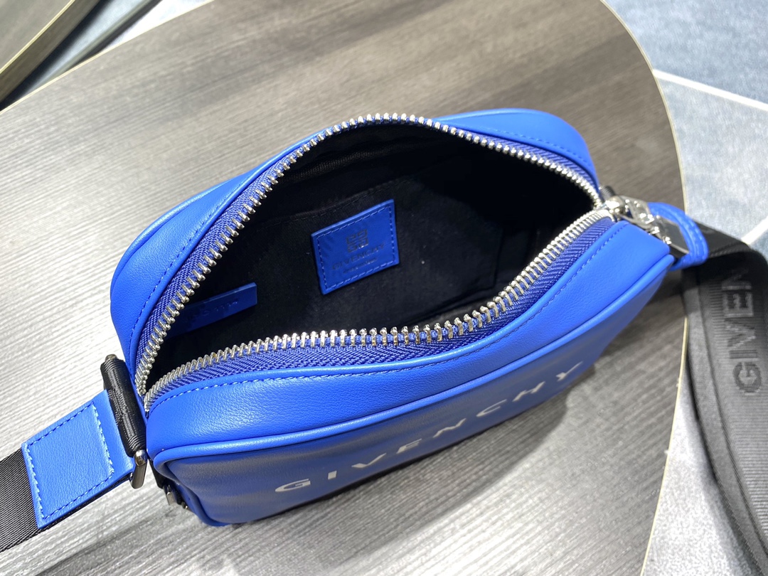 Givenchy G-Essentials Camera Bag