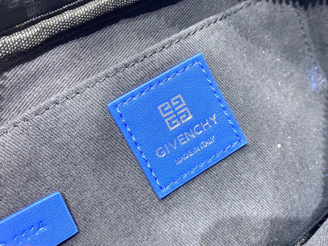 Givenchy G-Essentials Camera Bag