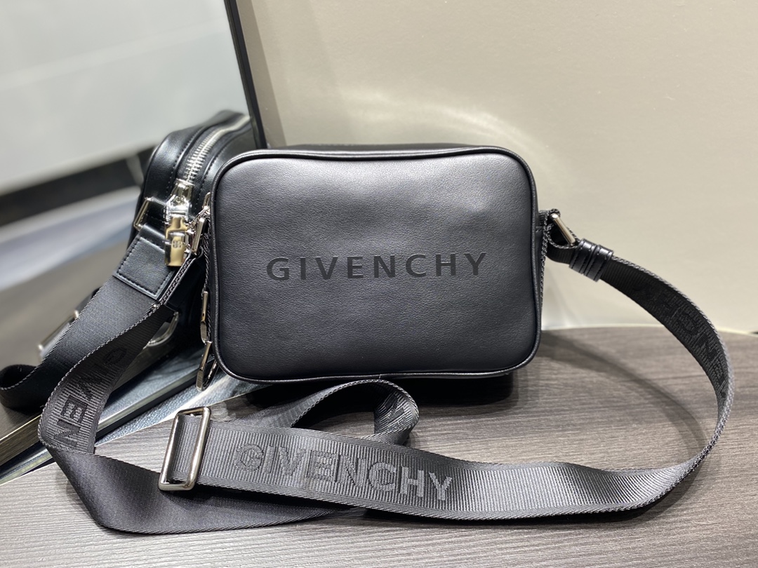 Givenchy G-Essentials Camera Bag