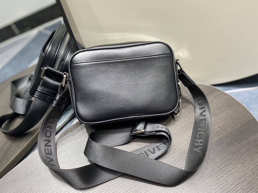 Givenchy G-Essentials Camera Bag