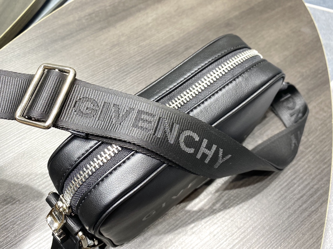 Givenchy G-Essentials Camera Bag