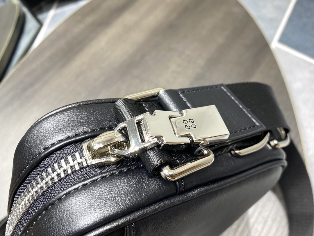Givenchy G-Essentials Camera Bag