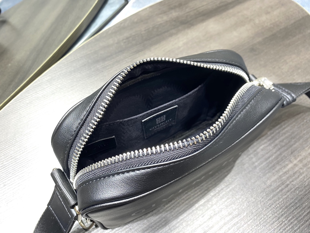 Givenchy G-Essentials Camera Bag