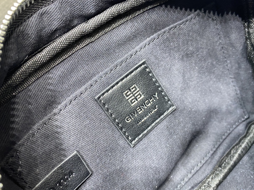 Givenchy G-Essentials Camera Bag