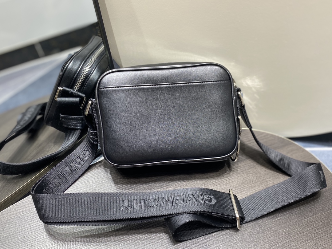 Givenchy G-Essentials Camera Bag