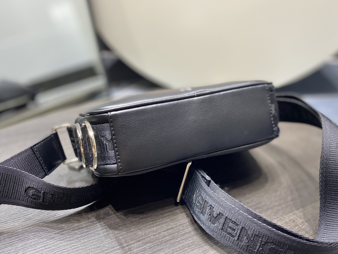 Givenchy G-Essentials Camera Bag