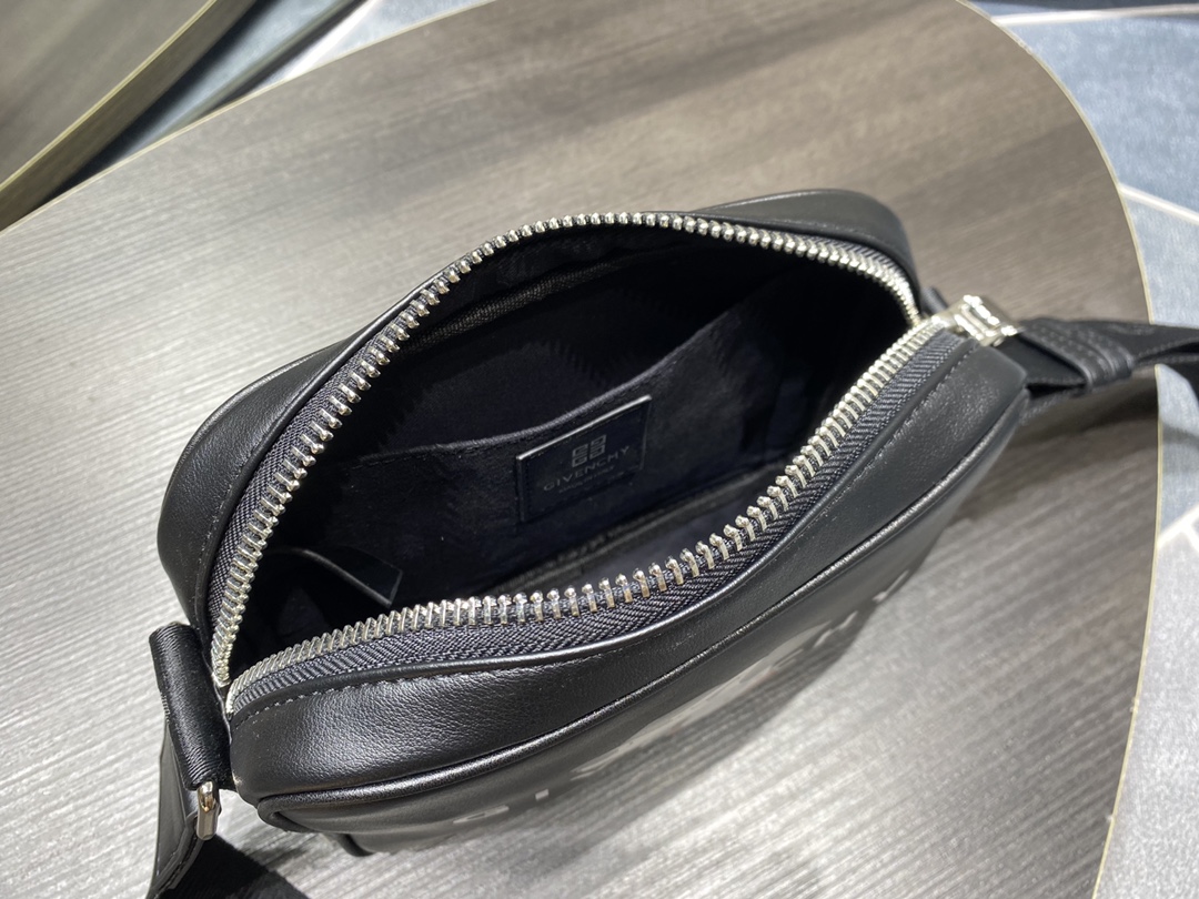 Givenchy G-Essentials Camera Bag