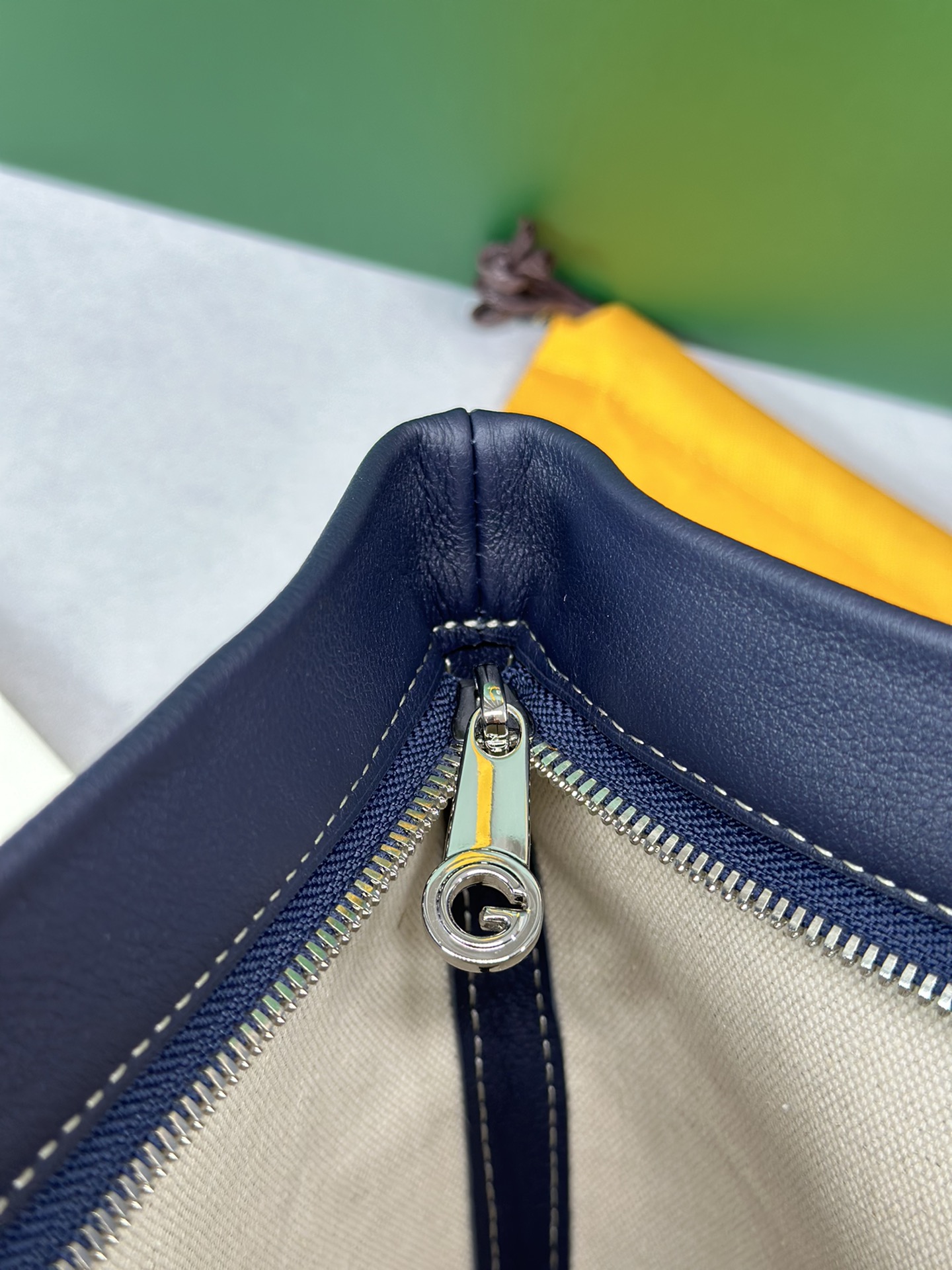 Go*ard conti handbag