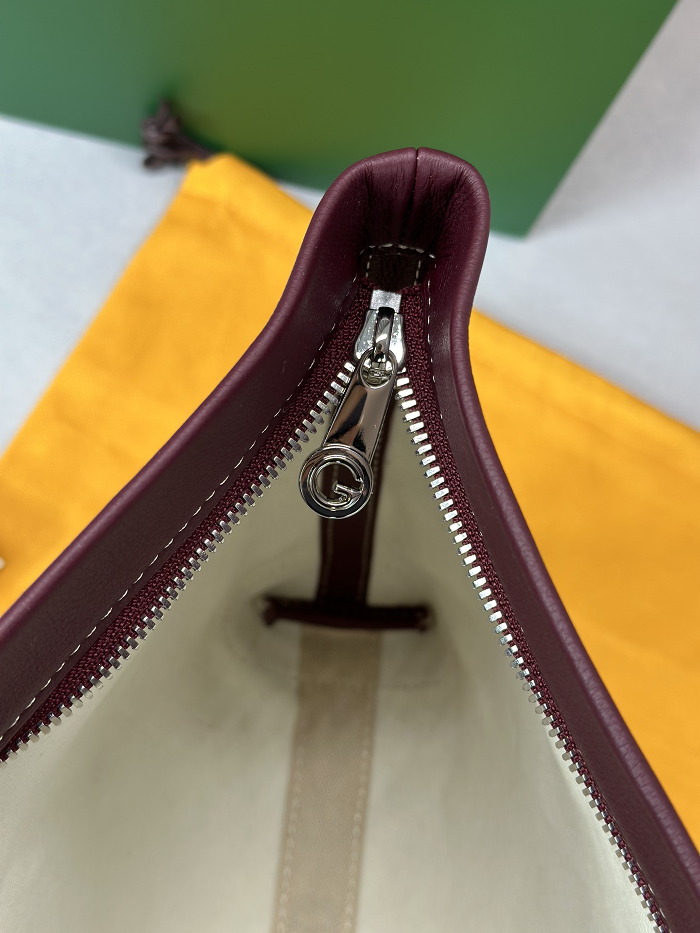 Go*ard conti handbag