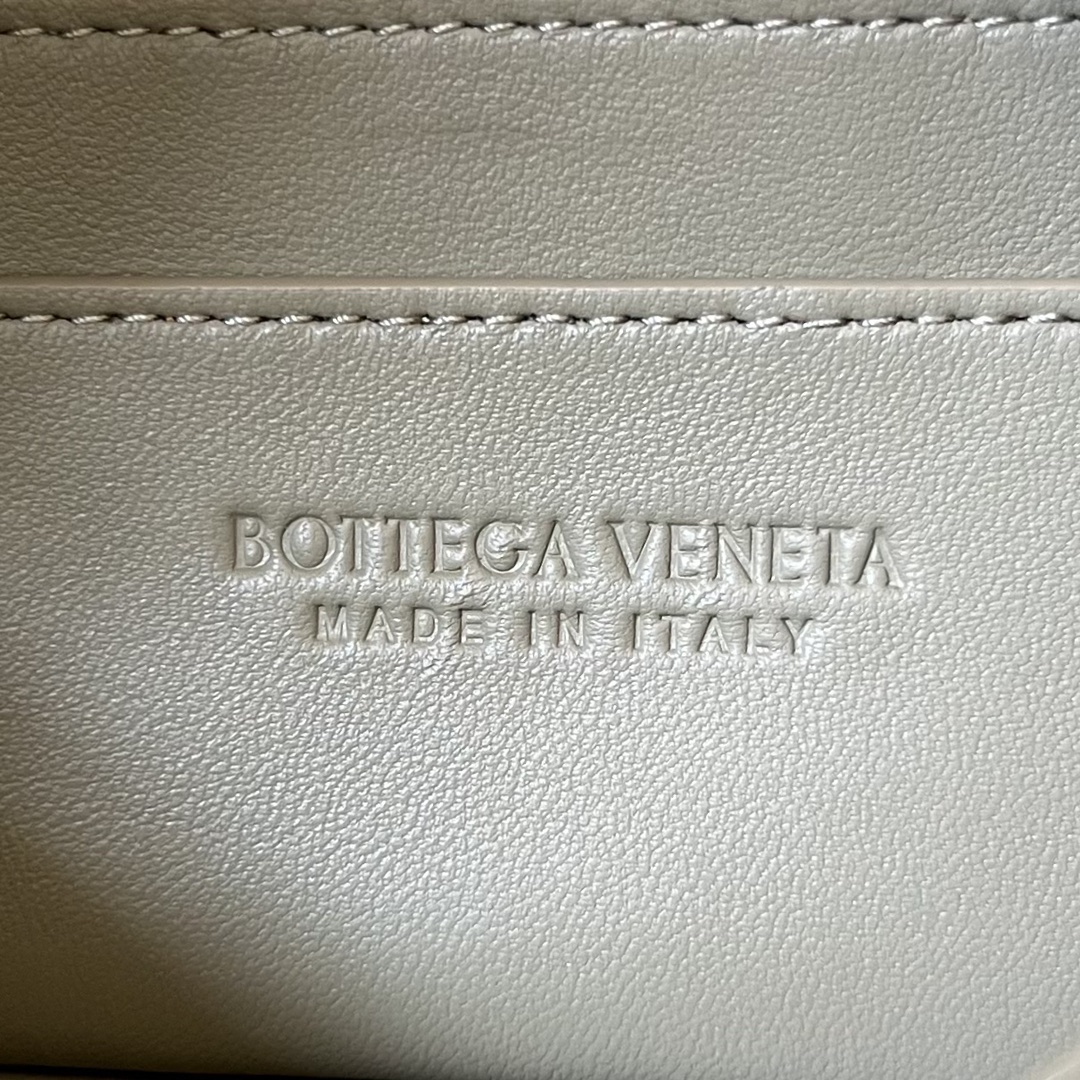 bo*te*ga Ve*ne*ta bv small brick cassette
